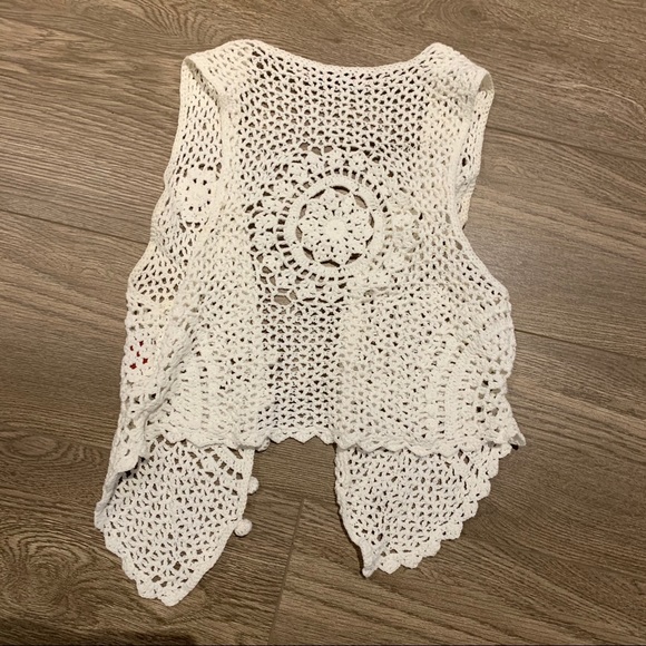 Cute Whit Crochet Vest, Size Medium - Picture 5 of 5